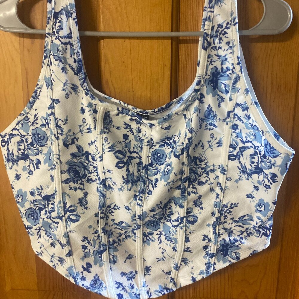 CROP TOP, BLUE AND WHITE TOILLE PATTERN, NEVER WORN